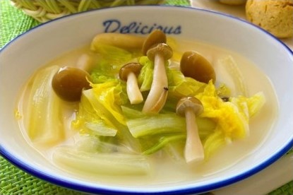 白菜としめじの生姜中華スープ